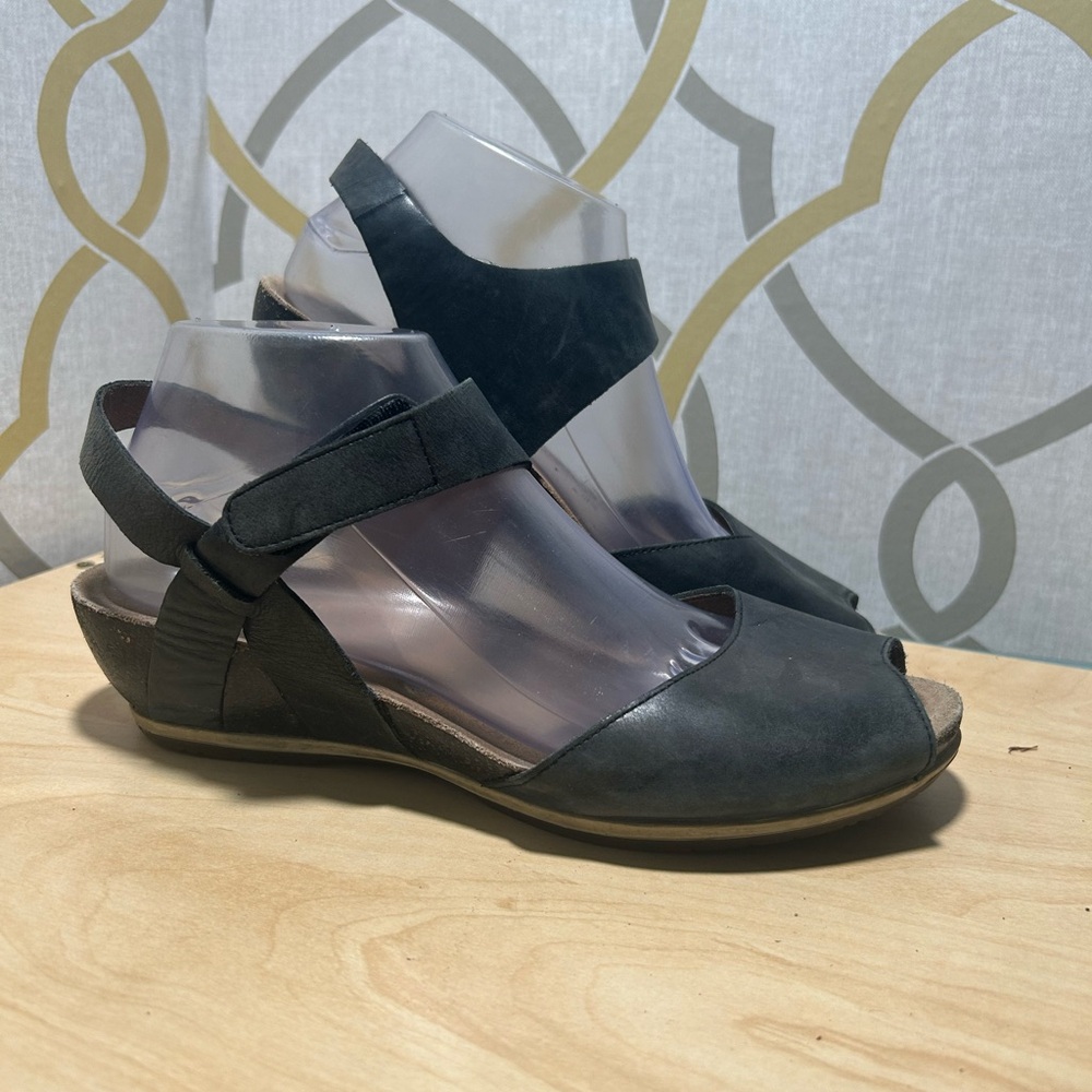 Dansko women’s bear sandal size Eu 39